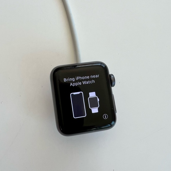 Apple Watch Series 3 38mm with cellular - Picture 3 of 4